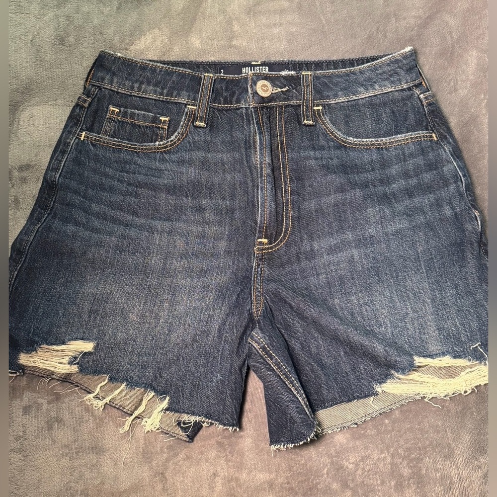 Hollister Ultra High-Rise 90s Denim Shorts  - Dark Blue